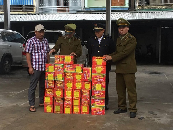 Bắt giữ hơn 80 kg pháo lậu trên đường vận chuyển