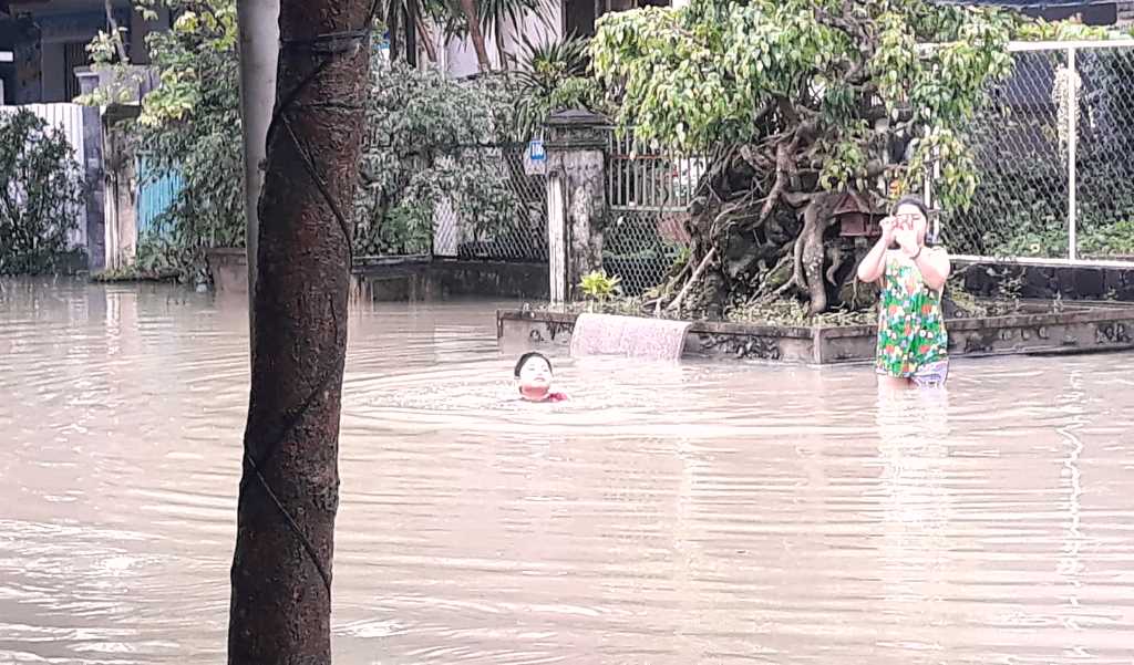 Quảng Nam: Mưa lũ làm 01 người mất tích, hàng nghìn hộ dân ngập chìm trong nước. - Hình 6