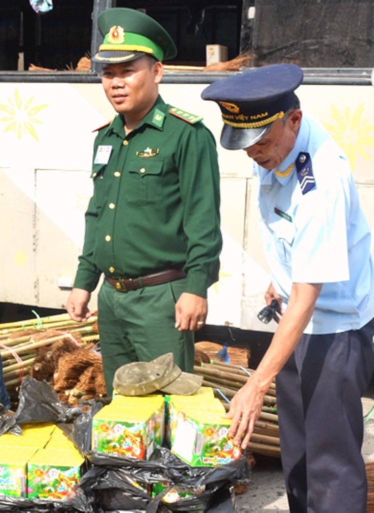 Quảng Trị: Bắt gữi 120 kg pháo hoa nhập lậu