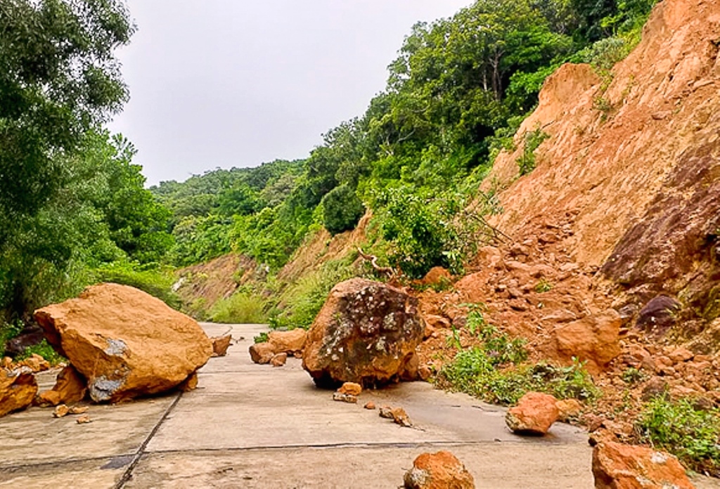 Bán đảo Sơn Trà( Đà Nẵng): Các tuyến đường sạt lở nghiêm trọng - Hình 1