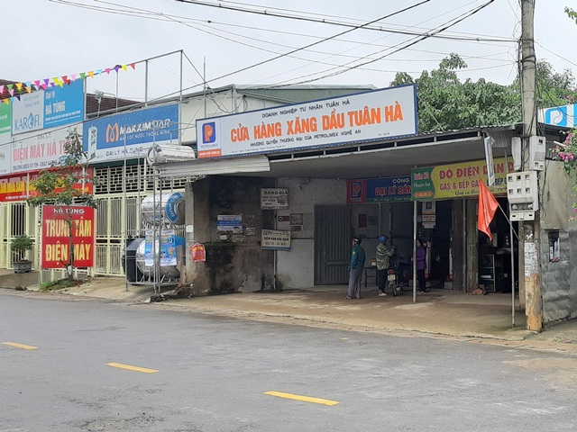 Nghệ An: Cây xăng dầu “mọc” giữa khu dân cư, hàng xóm nơm nớp lo sợ!