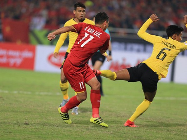 Việt Nam 1-0 Malaysia: Anh Đức vô lê đẹp mắt ghi bàn thắng mở tỷ số - Hình 1