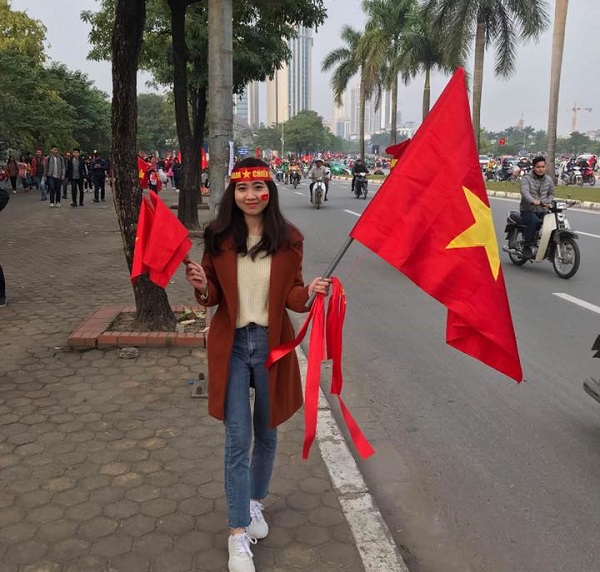 Người dân thủ đô đổ xô ra đường trước trận chung kết lượt về AFF Cup 2018