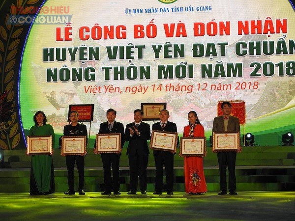 Huyện Việt Yên (Bắc Giang): Long trọng tổ chức Lễ đón bằng công nhận huyện đạt chuẩn NTM - Hình 1