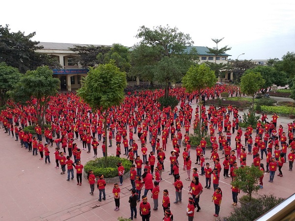 Thường Tín: Cô trò nhảy flashmob cổ vũ đội tuyển Việt Nam Chiến Thắng - Hình 1