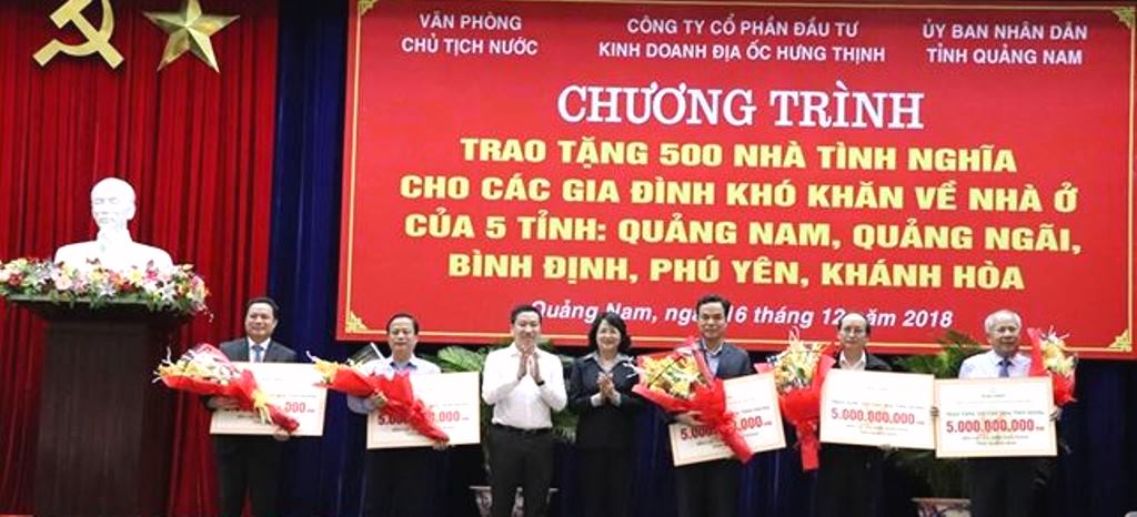 Quảng Nam: Phó chủ tịch nước thăm gia đình dân quân tử vong cứu người trong lũ - Hình 2