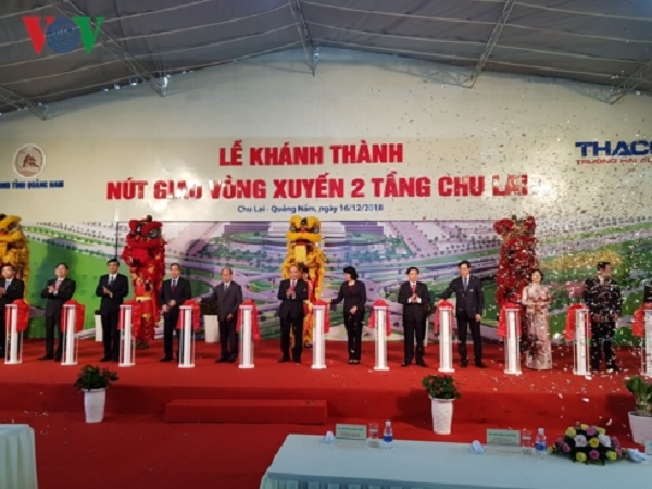 Thủ tướng cắt băng khánh thành nút giao vòng xuyến 2 tầng tại Quảng Nam - Hình 1