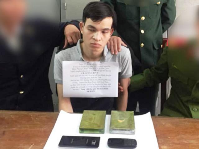 Nghệ An: Bắt đối tượng vận chuyển 2 bánh heroin