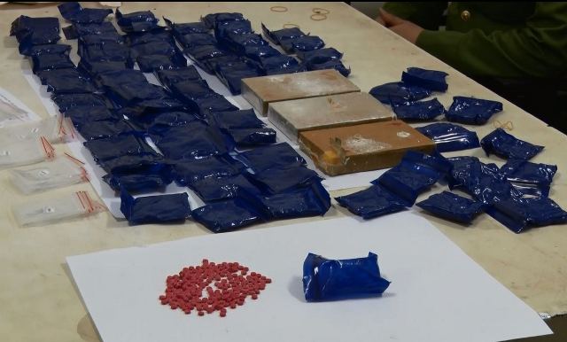 Nghệ An: Bắt đối tượng "ôm" 3 bánh heroin, 14.000 viên ma túy tổng hợp