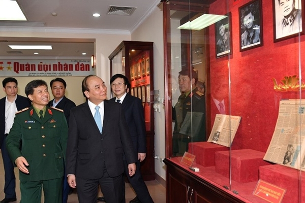 Thủ tướng Nguyễn Xuân Phúc thăm và làm việc với Báo Quân đội nhân dân - Hình 2