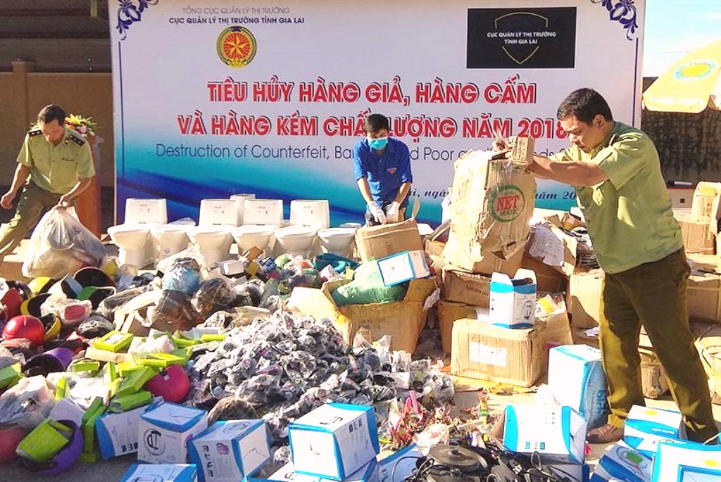 Gia Lai: Tiêu hủy gần 10 tấn hàng giả, trị giá 3 tỉ đồng