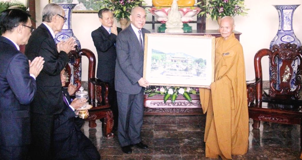 Đà Nẵng: Quốc vương Campuchia viếng thăm chùa Linh Ứng - Hình 5