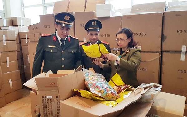 Hà Nội: Thu giữ hơn 2 tấn bánh kẹo không rõ nguồn gốc