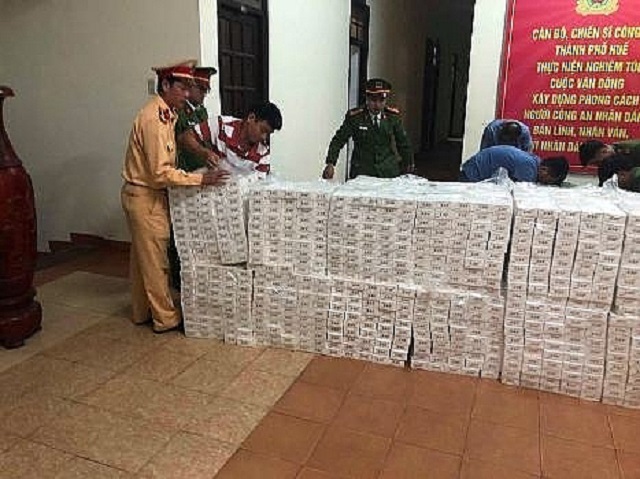 Bắt giữ 15.000 gói thuốc lá lậu đang trên đường từ Quảng Trị vào Nam - Hình 1