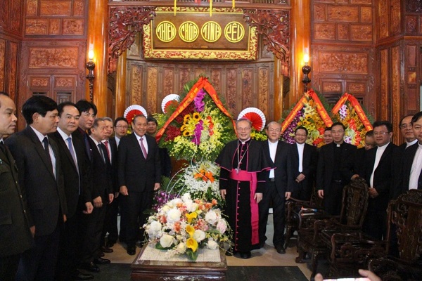 Phó Thủ tướng Thường trực Chính phủ Trương Hoà Bình chúc mừng lễ Giáng sinh tại Huế - Hình 1