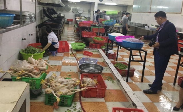 Hà Tĩnh: "Tuồn" thịt gà không rõ nguồn gốc vào nhà hàng, khách sạn