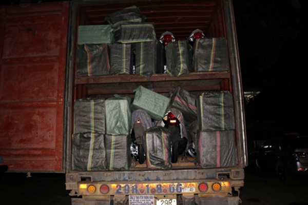 Quảng Trị: Phát hiện xe đầu kéo chở 41.000 gói thuốc lá nhập lậu - Hình 1
