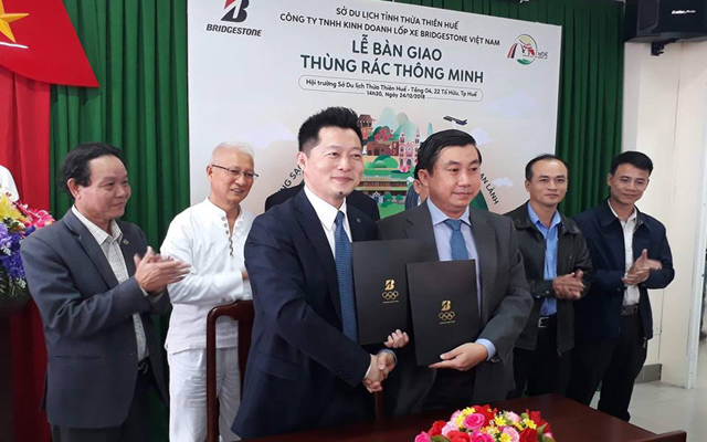Công ty Bridgestone Việt Nam trao tặng 20 thùng rác thông minh cho tỉnh Thừa Thiên Huế - Hình 1