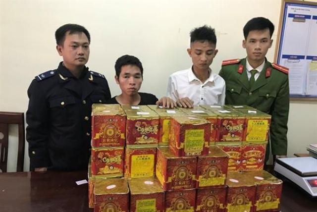 Hải quan Nghệ An: Bắt 2 đối tượng, thu giữ 100 kg pháo