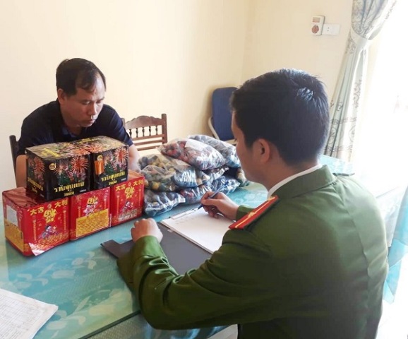 Hà Tĩnh: Khởi tố đối tượng buôn bán hơn 10 kg pháo nổ