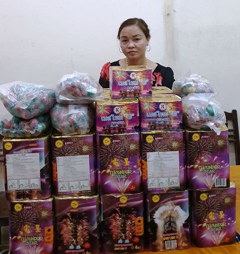 Hà Tĩnh: Khởi tố, nữ thương nhân vận chuyển gần 60 kg pháo lậu