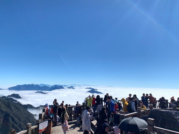 Suối băng xuất hiện tại đỉnh Fansipan