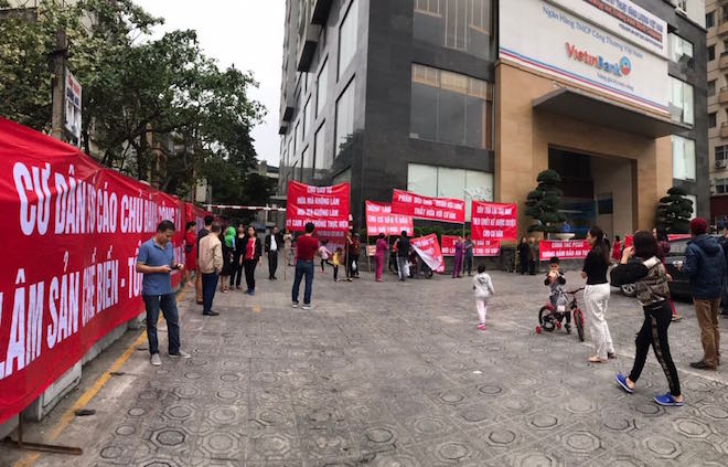 Chung cư 25 Tân Mai: Hàng nghìn hộ dân bị 'treo' sổ hồng