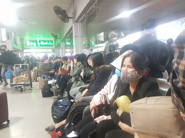 Người dân rời Thủ đô về quê nghỉ Tết Dương lịch trong mưa rét - Hình 6
