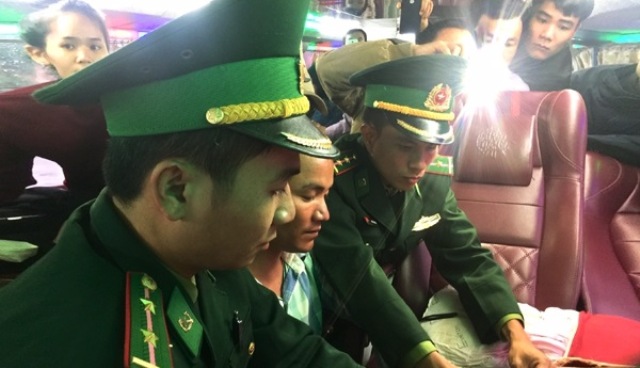 Hà Tĩnh: Bắt đối tượng “ôm” hơn 500 viên hồng phiến từ Lào về - Hình 1