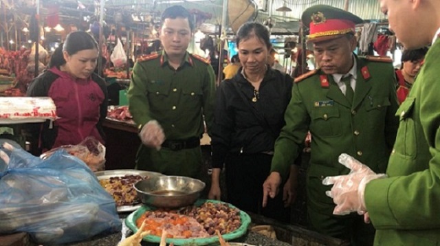 Hà Tĩnh: Gần 4 yến thịt gà bẩn suýt đến tay người tiêu dùng
