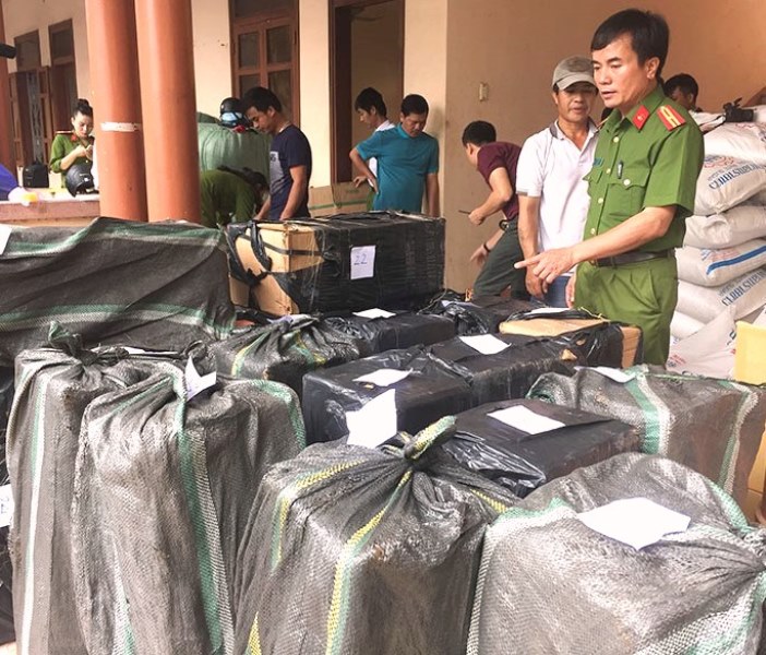 Cửa khẩu Lao bảo-Quảng Trị: Tình trạng vận chuyển pháo lậu diễn biến phức tạp - Hình 1