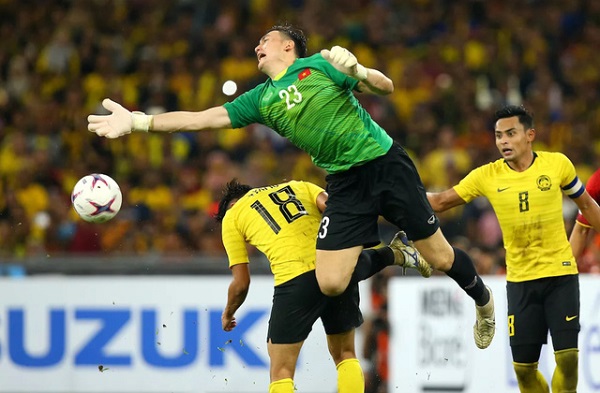 Văn Lâm lọt Top 5 thủ môn đáng xem nhất Asian Cup 2019 - Hình 1