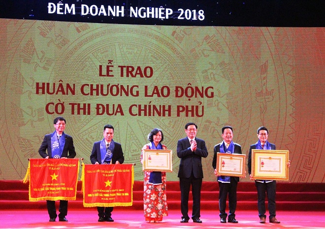 Văn Phú – Invest được tôn vinh tại Đêm Doanh Nghiệp 2018 - Hình 1