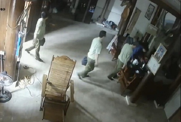 Nghệ An : Tạm đình chỉ 4 cán bộ QLTT bị tố "làm luật" trên địa bàn huyện Thanh Chương