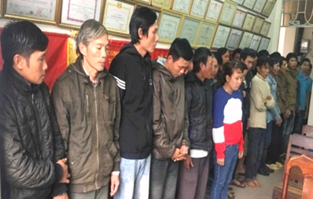 Quảng Nam: Bắt quả tang 23 con bạc đang sát phạt ở khu vực đồi keo, huyện Phú Ninh - Hình 1
