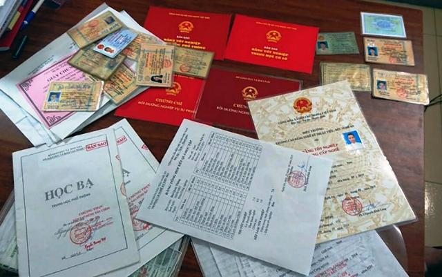 Nghệ An: Triệt xóa băng nhóm làm bằng giả “siêu tốc”
