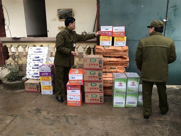 QLTT Lạng Sơn: Thu giữ lô hàng thực phẩm nhập lậu