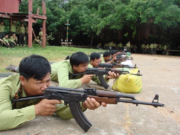 Kiểm lâm được trang bị và sử dụng vũ khí