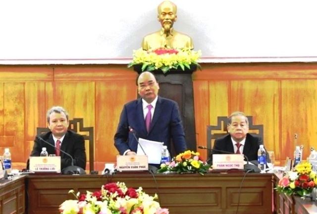 Thủ tướng Nguyễn Xuân Phúc: Không được dùng xe công, quà biếu cấp trên trong dịp tết - Hình 1