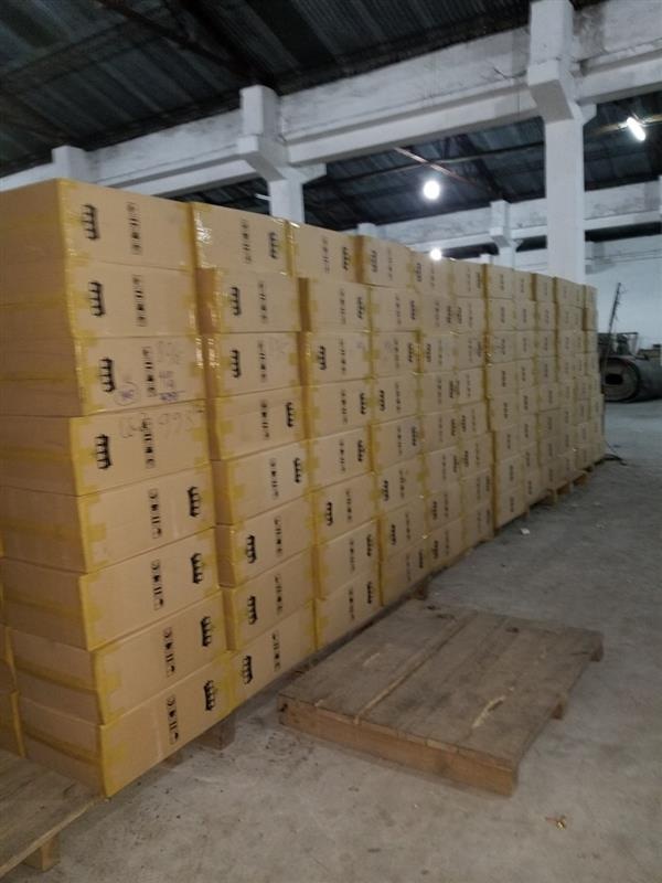 Hải Phòng: Lực lượng chức năng phát hiện container chứa gần 10.000 cây thuốc lá NK dấu hiệu giả mạo - Hình 1
