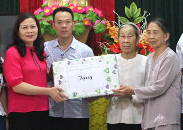 Hà Nội: Dành 379 tỷ đồng tặng quà Tết cho người có công