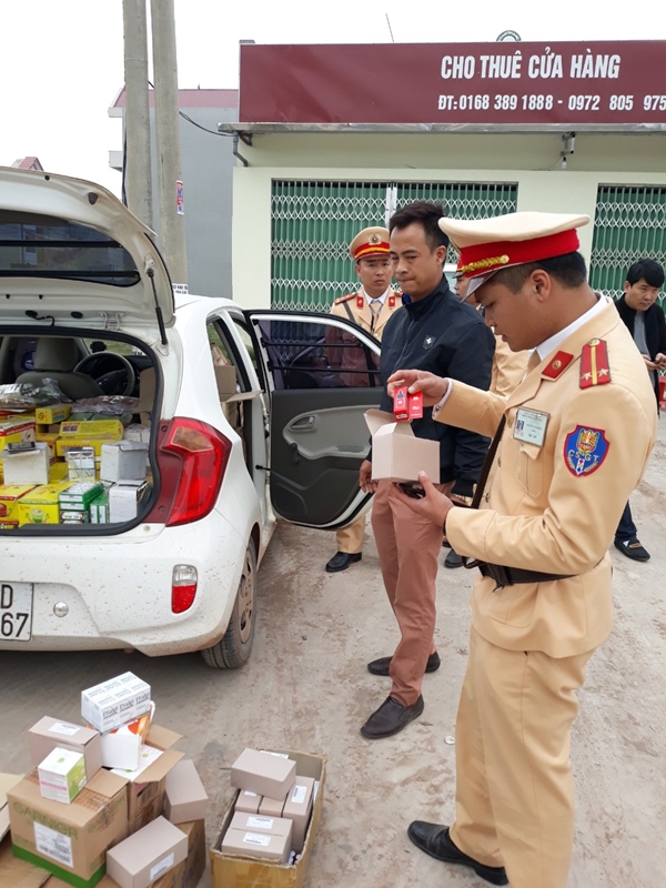 Bắc Giang: Bắt giữ đối tượng vận chuyển mỹ phẩm không rõ nguồn gốc