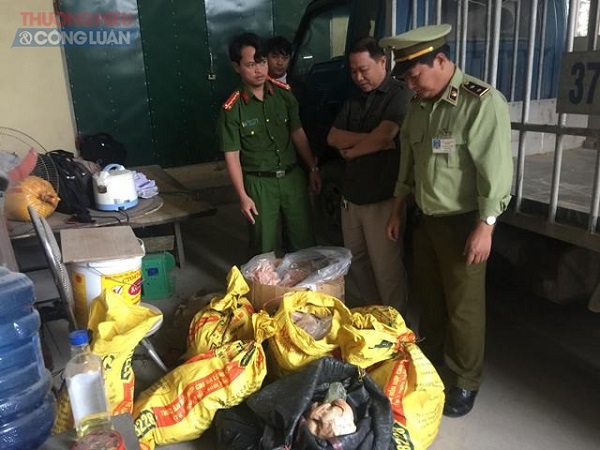 Bắt quả tang gần 1000kg chân bò, chân trâu ôi thiu tại Thanh Hóa