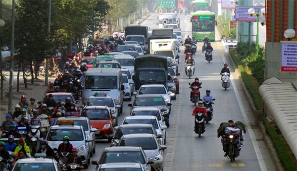 Hà Nội: Xử lý nghiêm phương tiện cá nhân lấn làn buýt nhanh BRT - Hình 1