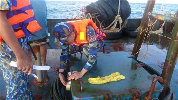 Bộ Tư lệnh Vùng Cảnh sát biển 4: Bắt giữ tàu đang vận chuyển trái phép 100.000 lít dầu DO
