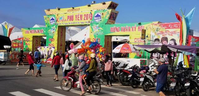 Hội chợ “Xuân Kỷ Hợi Phú Yên 2019” nhộn nhịp người mua sắm - Hình 1