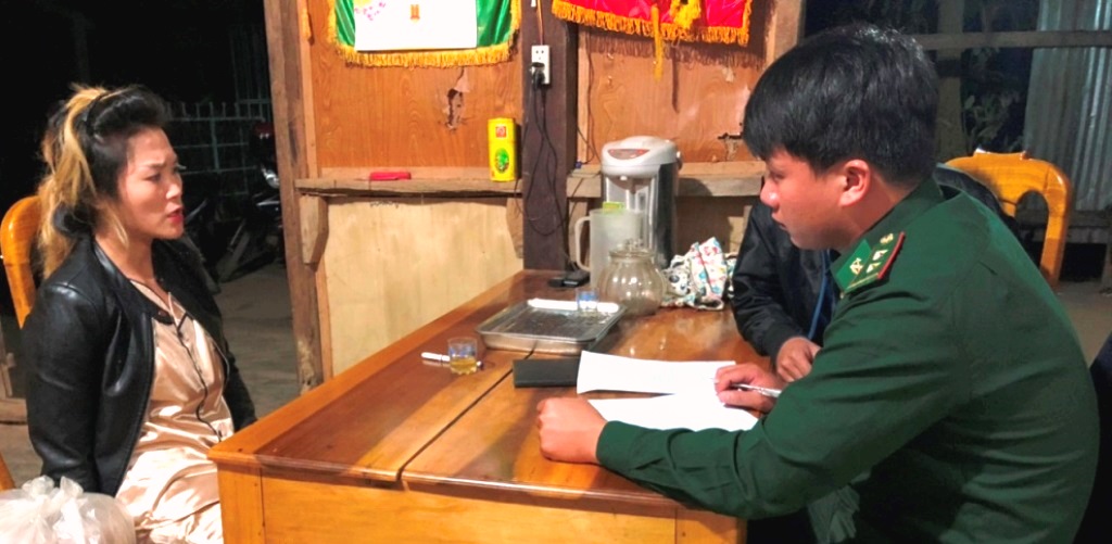 Kon Tum: Bắt 2 đối tượng vận chuyển gần 130kg pháo lậu