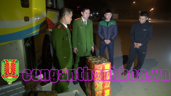 Thanh Hóa: Bắt giữ 39kg pháo đang vận chuyển trái phép đi tiêu thụ
