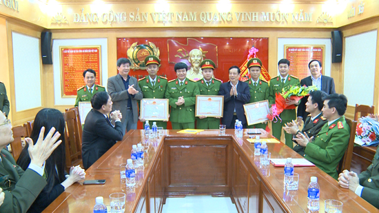 Thanh Hóa: Trao thưởng cho Ban chuyên án triệt xóa đường dây cá độ bóng đá hơn 300 tỷ đồng