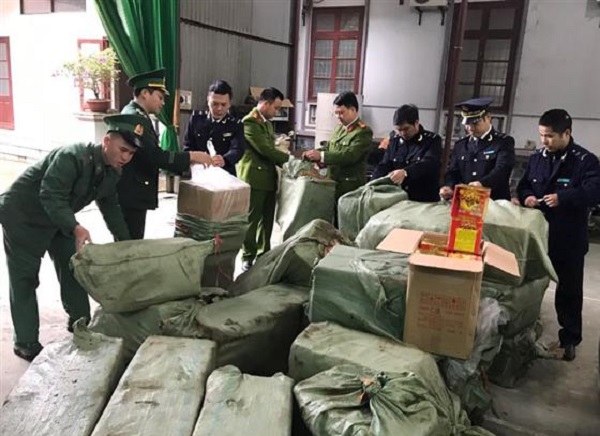 Hải quan Tân Thanh: Thu giữ 894 kg pháo nổ - Hình 1